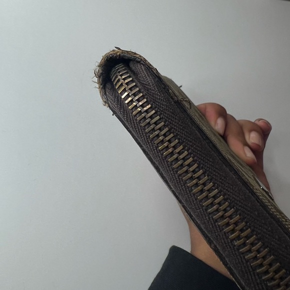 Authentic Gucci Wallet - Picture 6 of 8